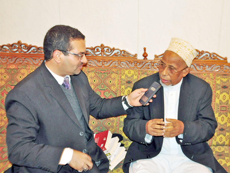 الشيخ صالح كعبي متحدثاً إلى محرر «الجريدة»