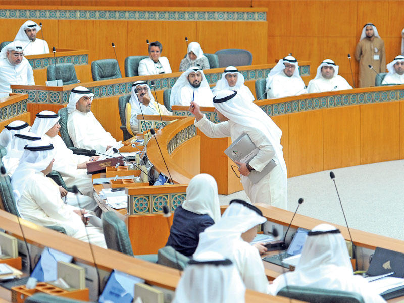 الفضل محتداً خلال جلسة أمس   (تصوير عبدالله الخلف)