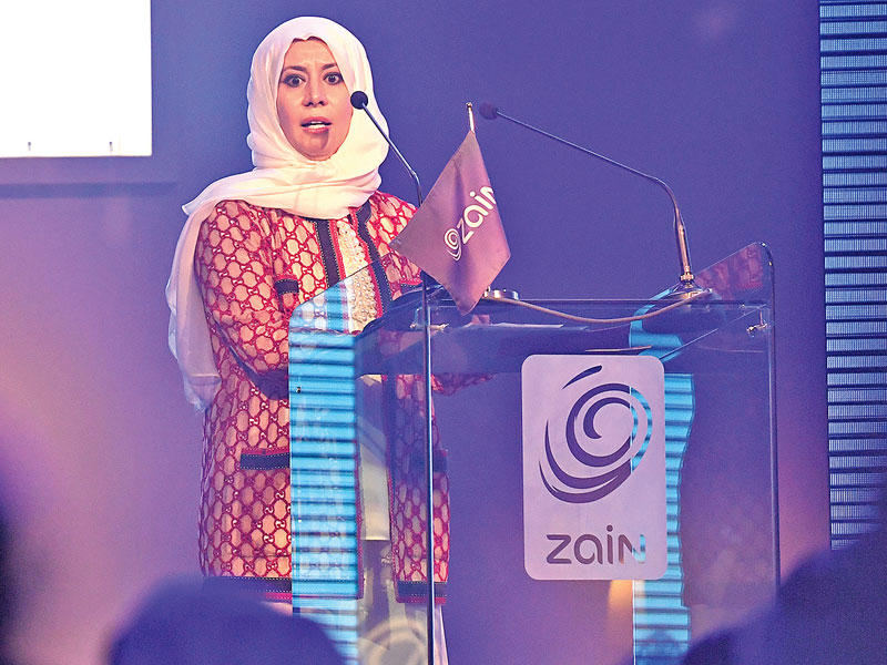 إيمان الروضان تُلقي كلمتها خلال الغبقة