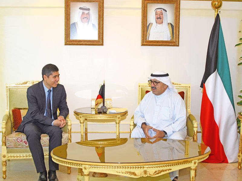 وزير الدفاع مستقبلاً سفير الصين