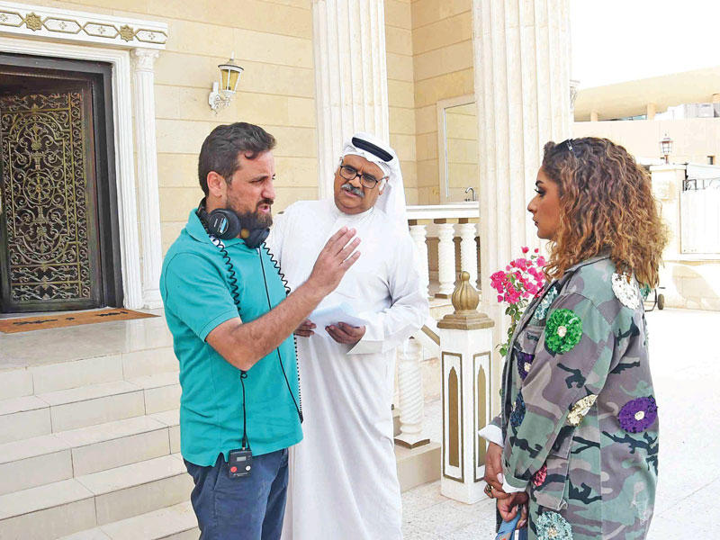 داوود حسين خلال تصوير «عبرة شارع»