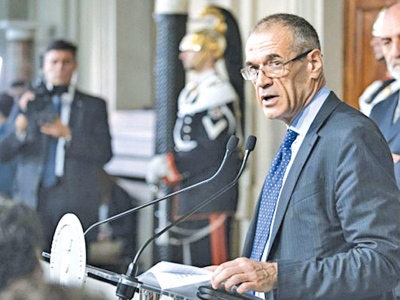 سافونا داعية الخروج من «القفص الألماني» الذي رفض الرئيس الإيطالي توزيره