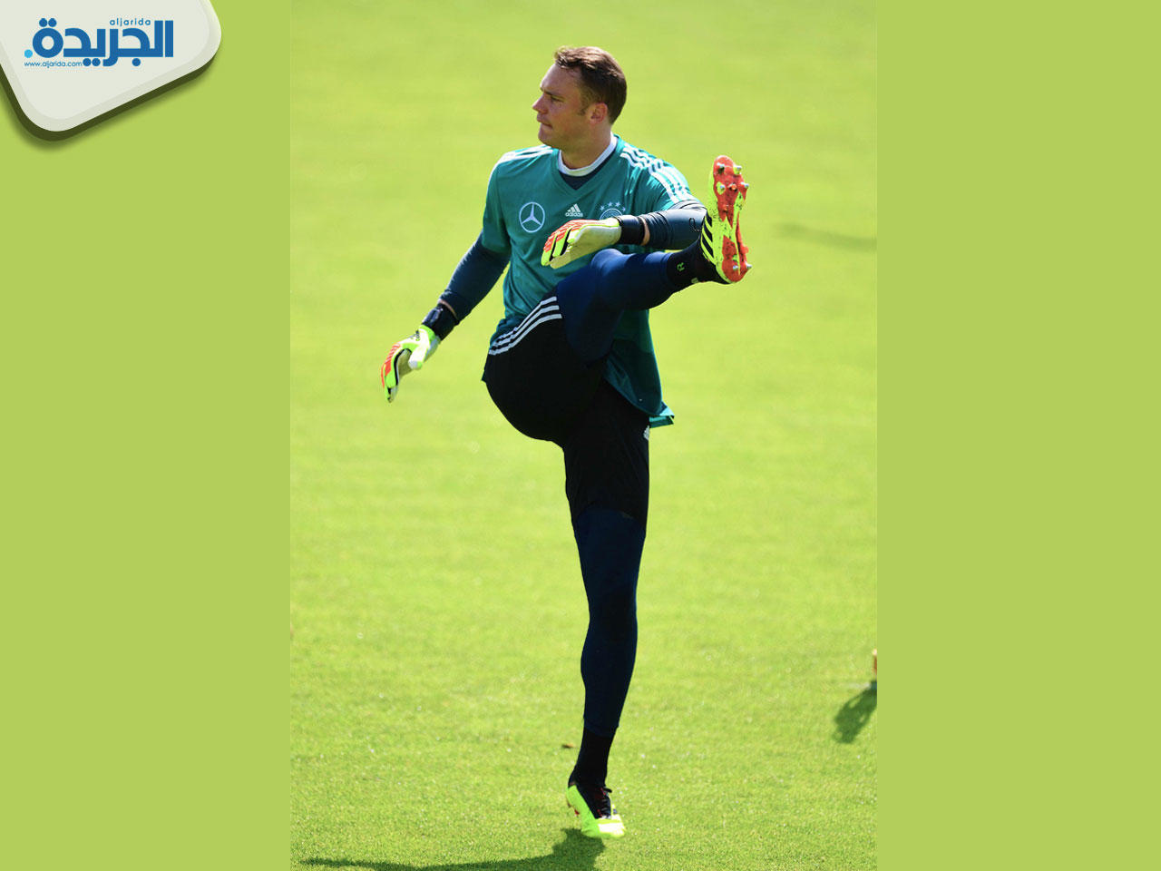 مانويل نوير خلال التمرينات مع المنتخب الألماني