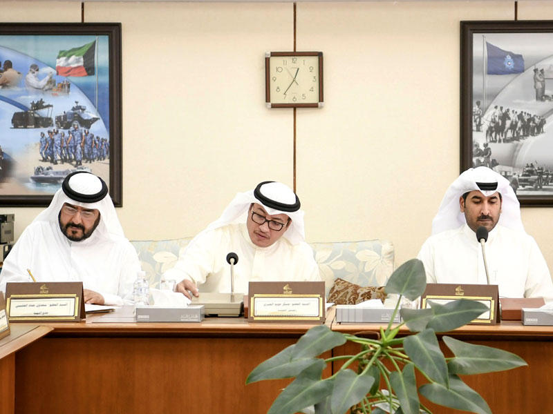 عسكر مترئساً اجتماعاً سابقاً للجنة الداخلية والدفاعn