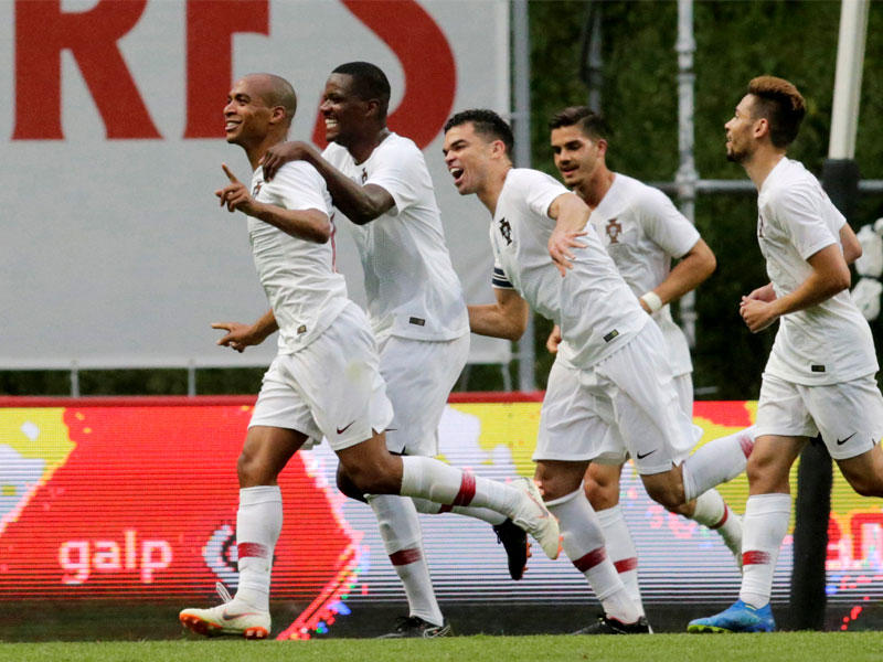 لاعبو المنتخب البرتغالي خلال المباراة الودية السابقة أمام تونس