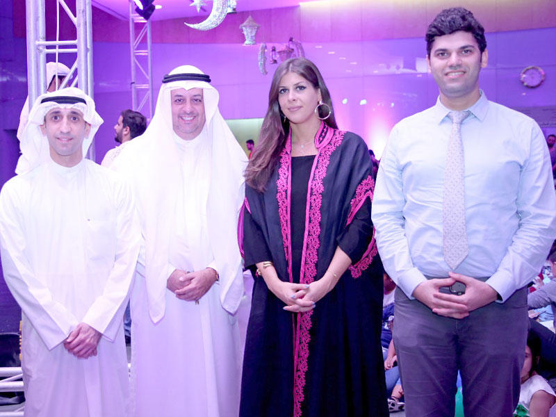 الرفاعي والعريان يتوسطان عددا من الحضور في غبقة «دسمان»