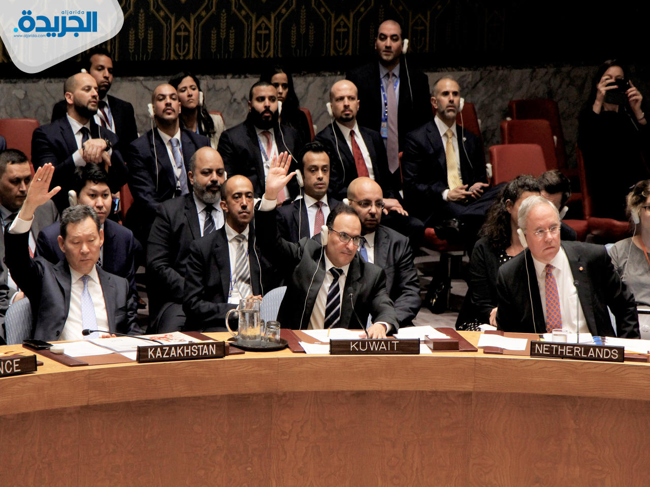 السفير العتيبي وأعضاء الوفد الكويتي خلال التصويت