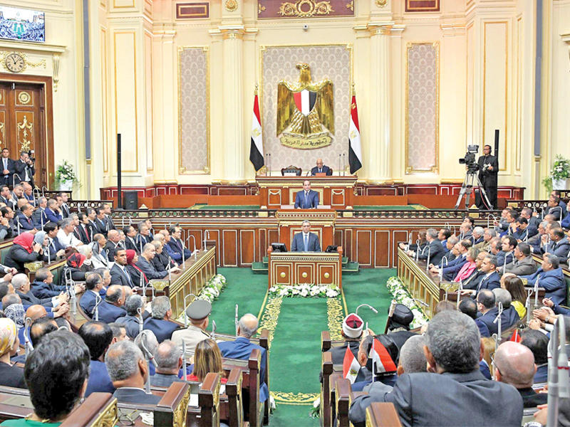 السيسي أمام البرلمان أمس (رويترز)