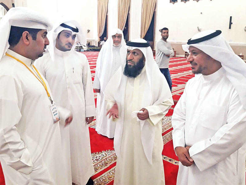 الحيص خلال جولة في أحد المراكز الرمضانيةn