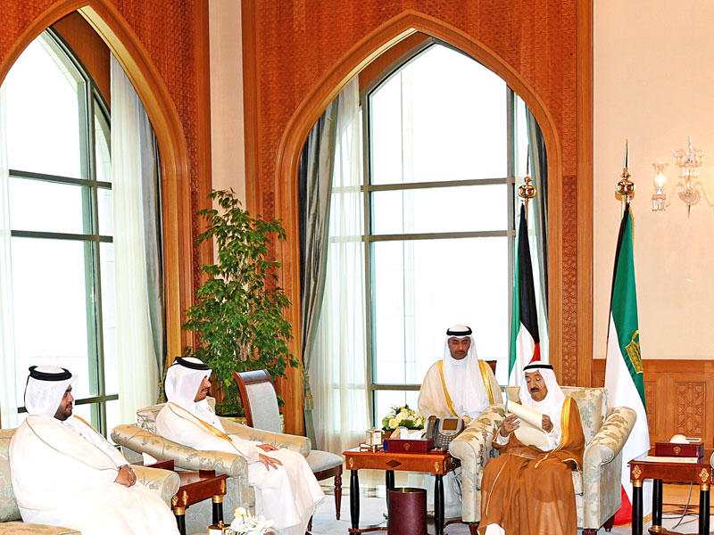 صاحب السمو مستقبلاً وزير الخارجية القطري