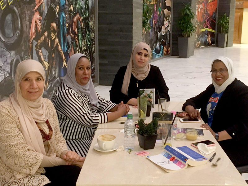 المشاركات في الحلقة النقاشية 