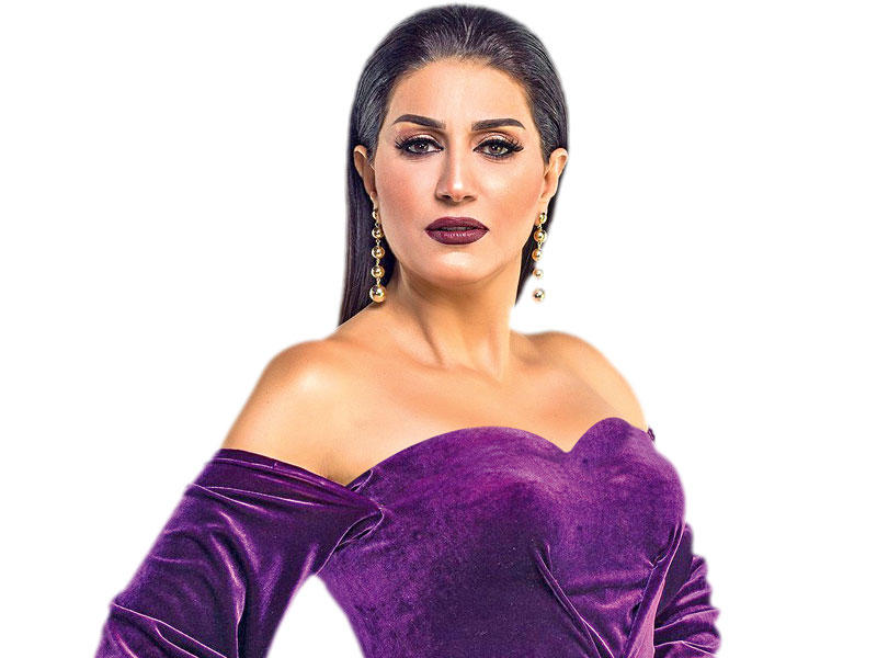 الفنانة وفاء عامر