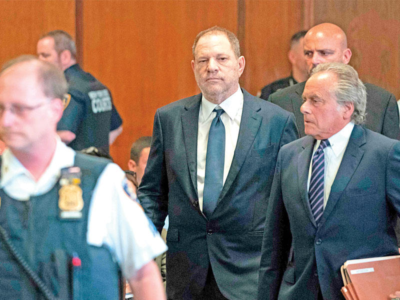 واينستين ومحاميه في المحكمة