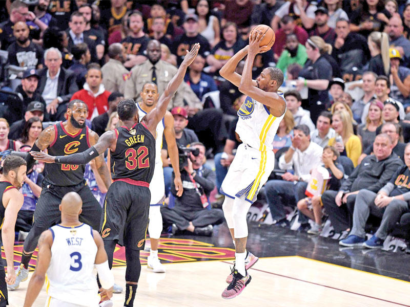 دورانت يسجل في سلة كليفلاند