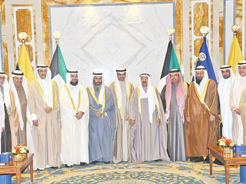 الأمير مع النواب في لقاء سابق