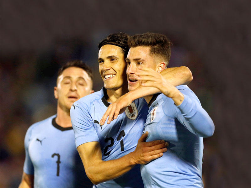 خيميز يحتفل بهدفه في مرمى أوزباكستان