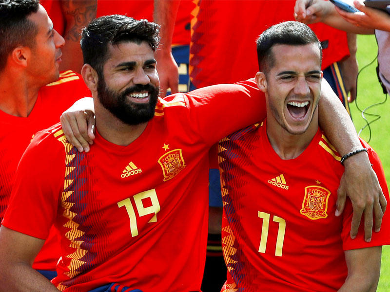 كوستا وفازكيز خلال تدريبات المنتخب الإسباني