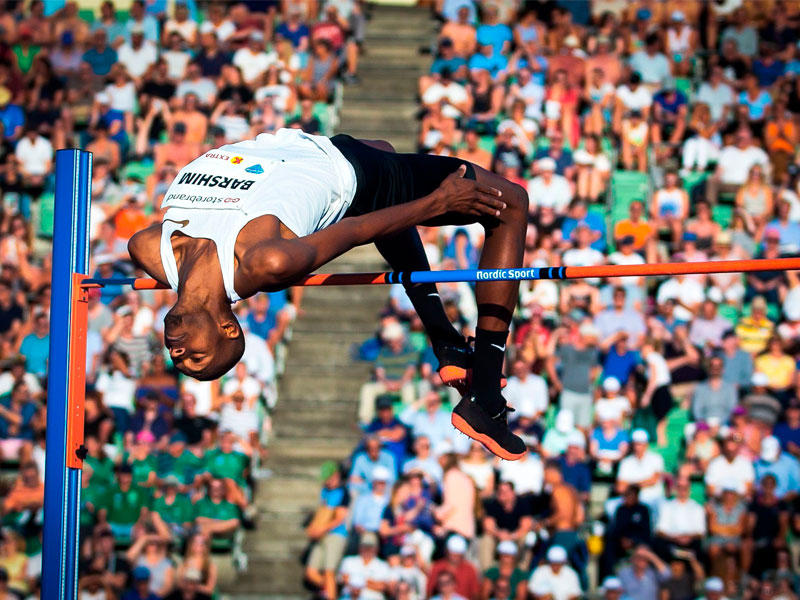 القطري معتز برشم خلال منافسات الوثب العالي في أوسلوn