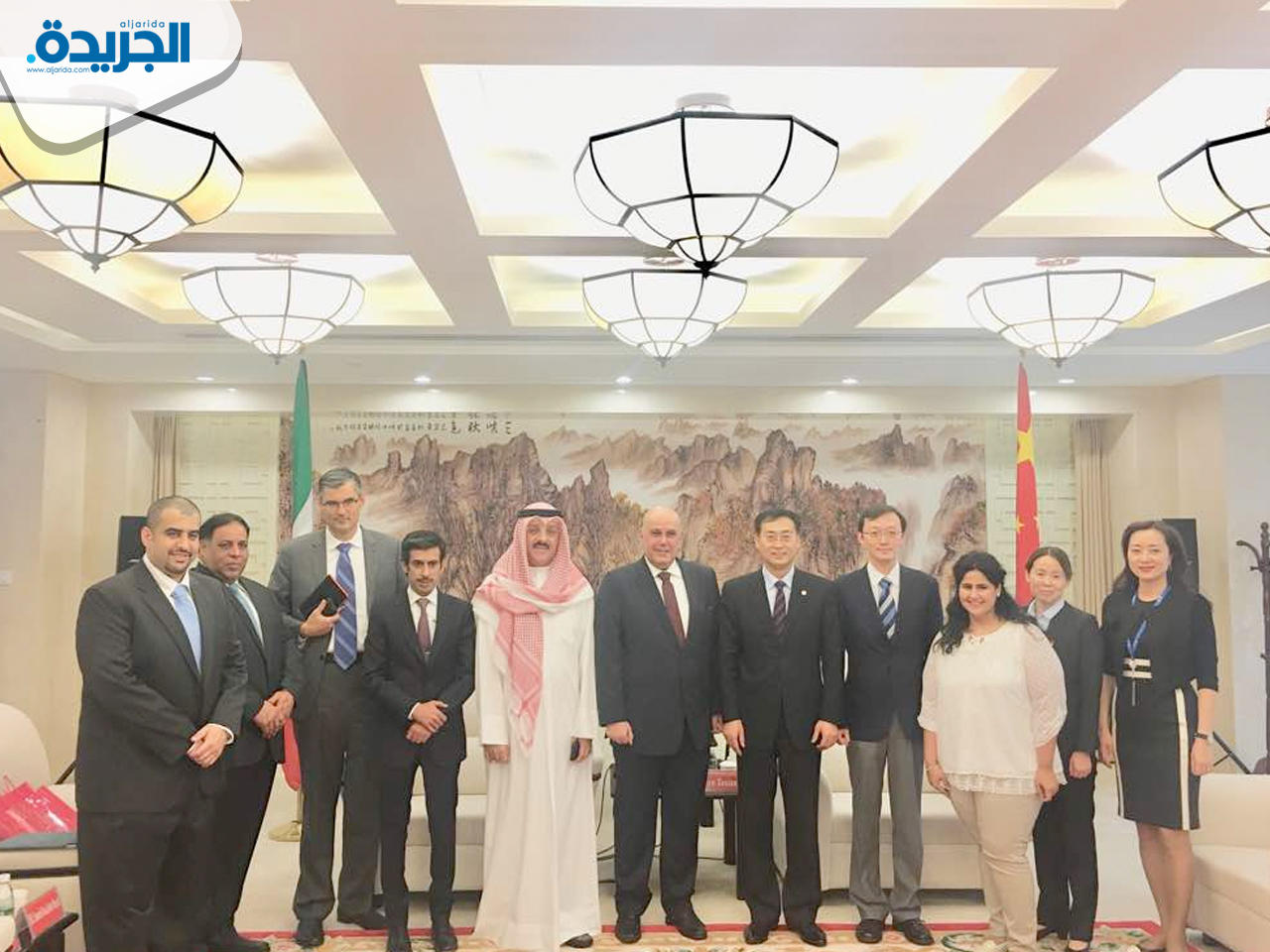 الوفد الكويتي في صورة جماعية مع نائب رئيس بنك التنمية الوطني الحكومي الصيني والمدير العام لشؤون غرب اسيا في وزارة التجارة الصينية
