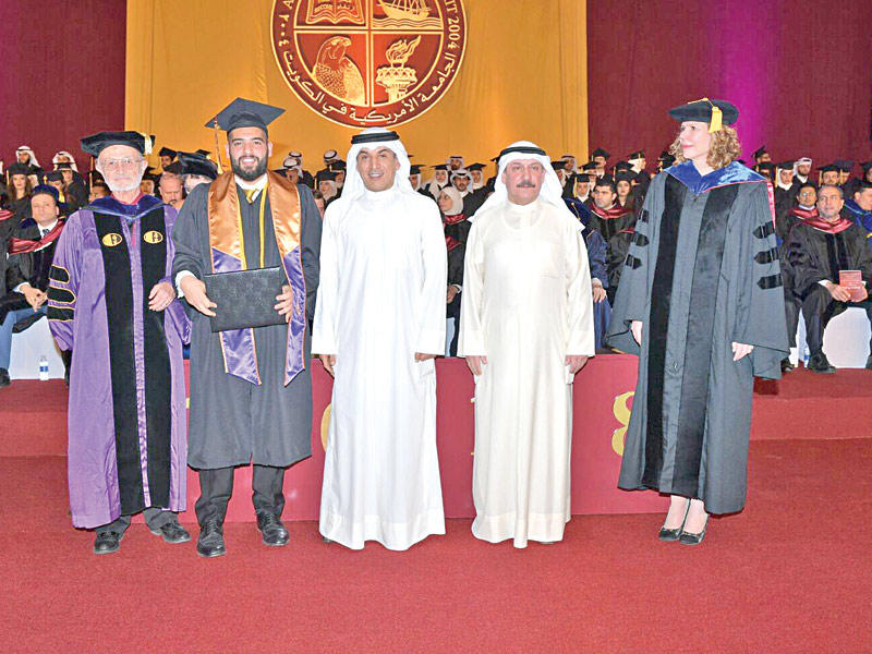 العازمي وابل خلال تكريم الطلبة