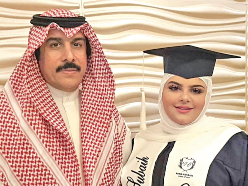 منار الاشكر ووالدها