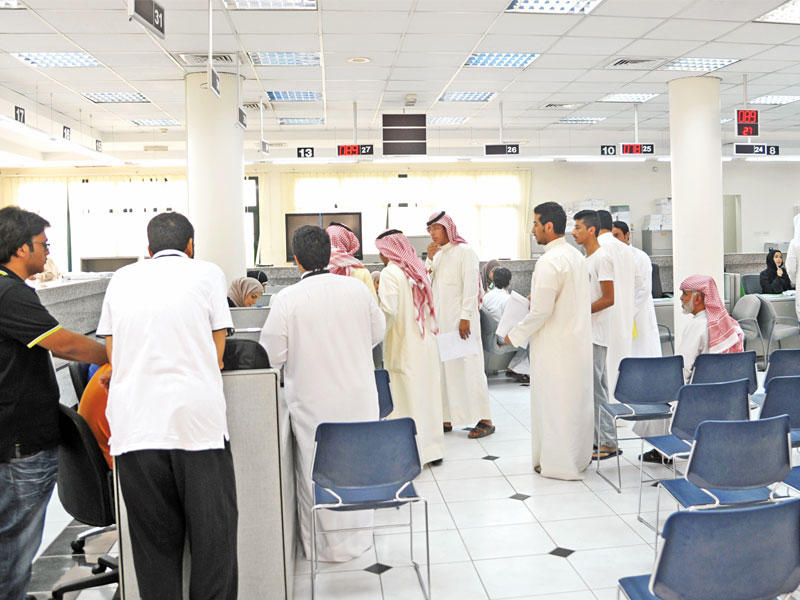 صورة أرشيفية لاستقبال الطلبة في صالة قبول «التطبيقي»