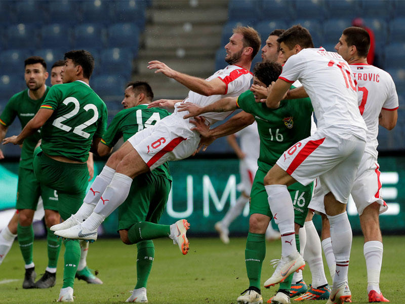 لحظة تسجيل إيفانوفيتش الهدف في مرمى بوليفيا