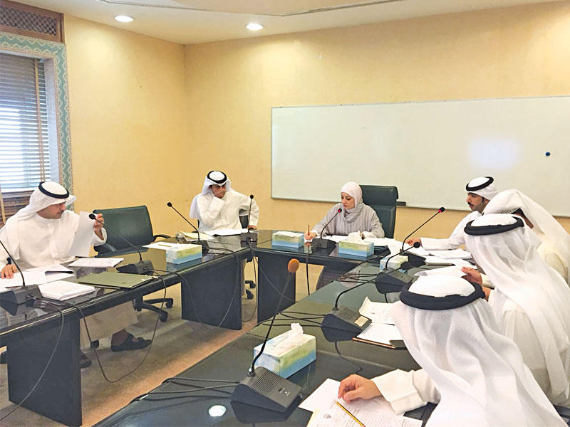 جانب من اجتماع اللجنة