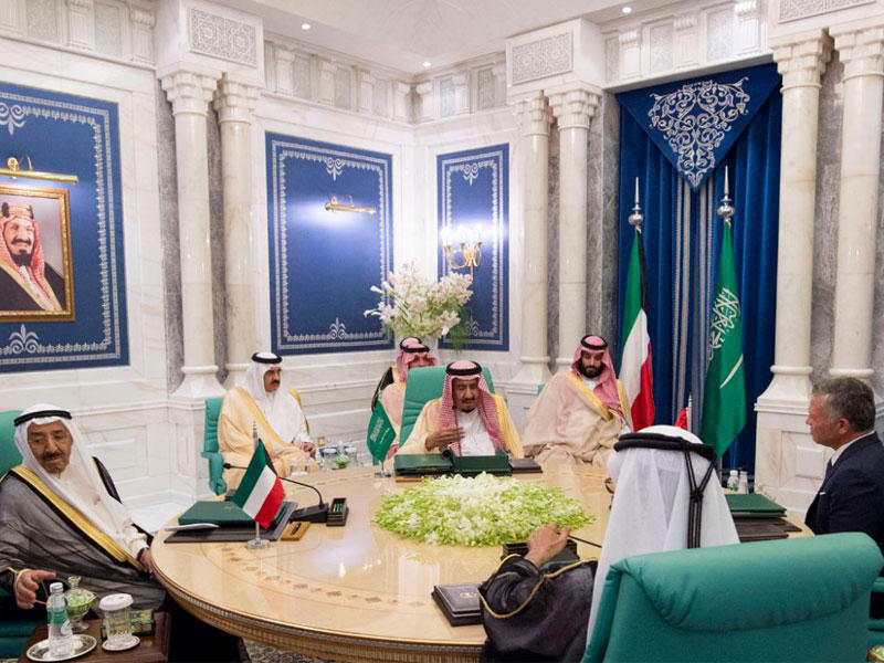 سمو الأمير خلال القمة 