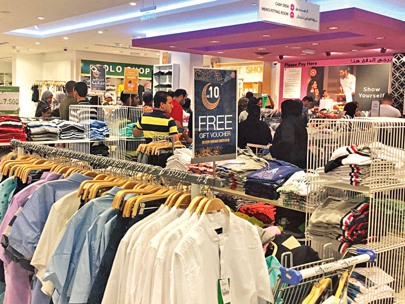 اقبال محدود على اسواق الملابسn