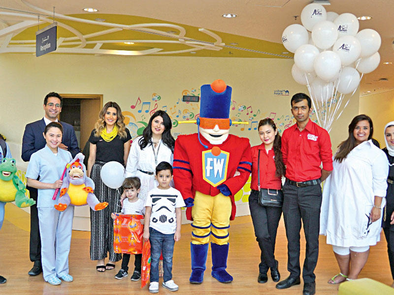 فريق البنك الوطني مع الأطفال