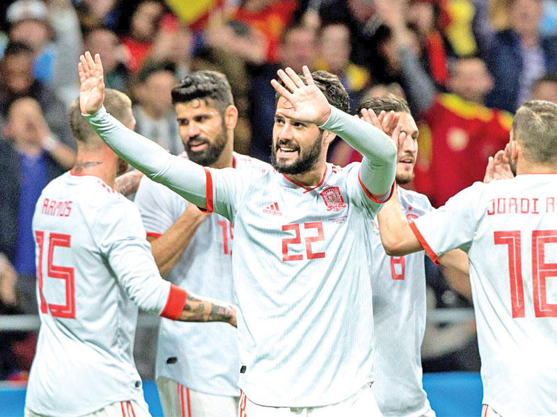 لاعبو المنتخب الإسباني خلال مباراة سابقة