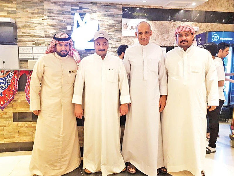 المرشاد متوسطاً إدارة الفنادق