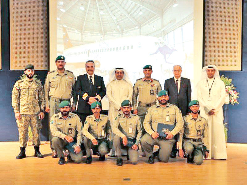  صورة جماعية للخريجين