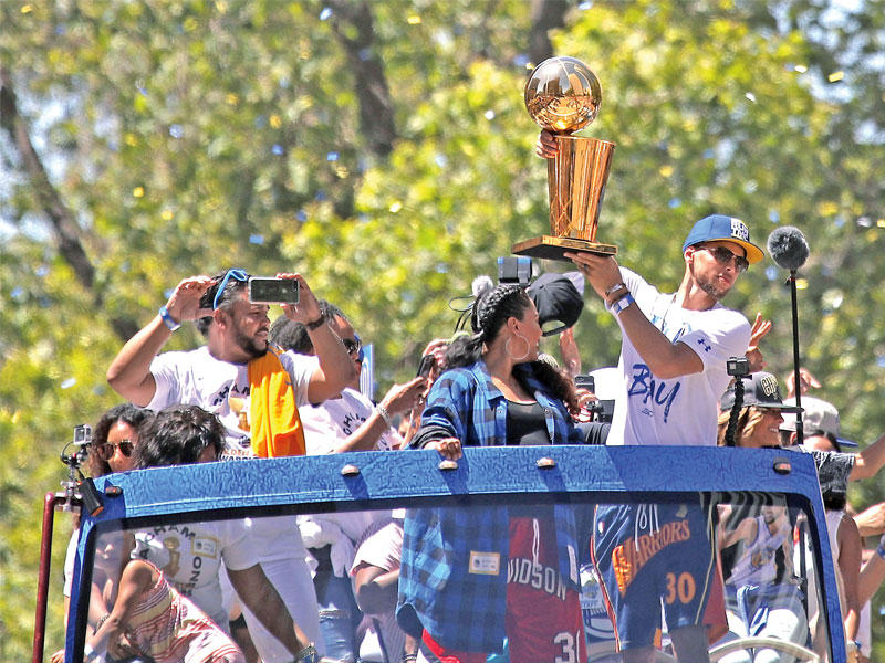 جانب من احتفالات ووريرز