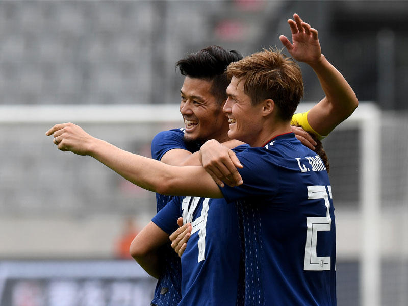 فرحة ساكاي بهدفه في مرمى باراغواي