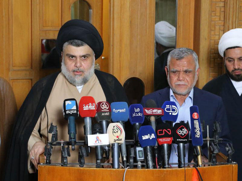 السيد مقتدى محمد الصدر و هادي العامري اثناء الؤتمر الصحفي