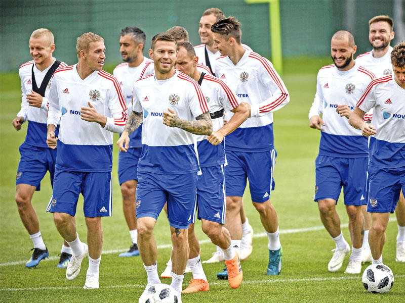 جانب من تدريبات المنتخب الروسي