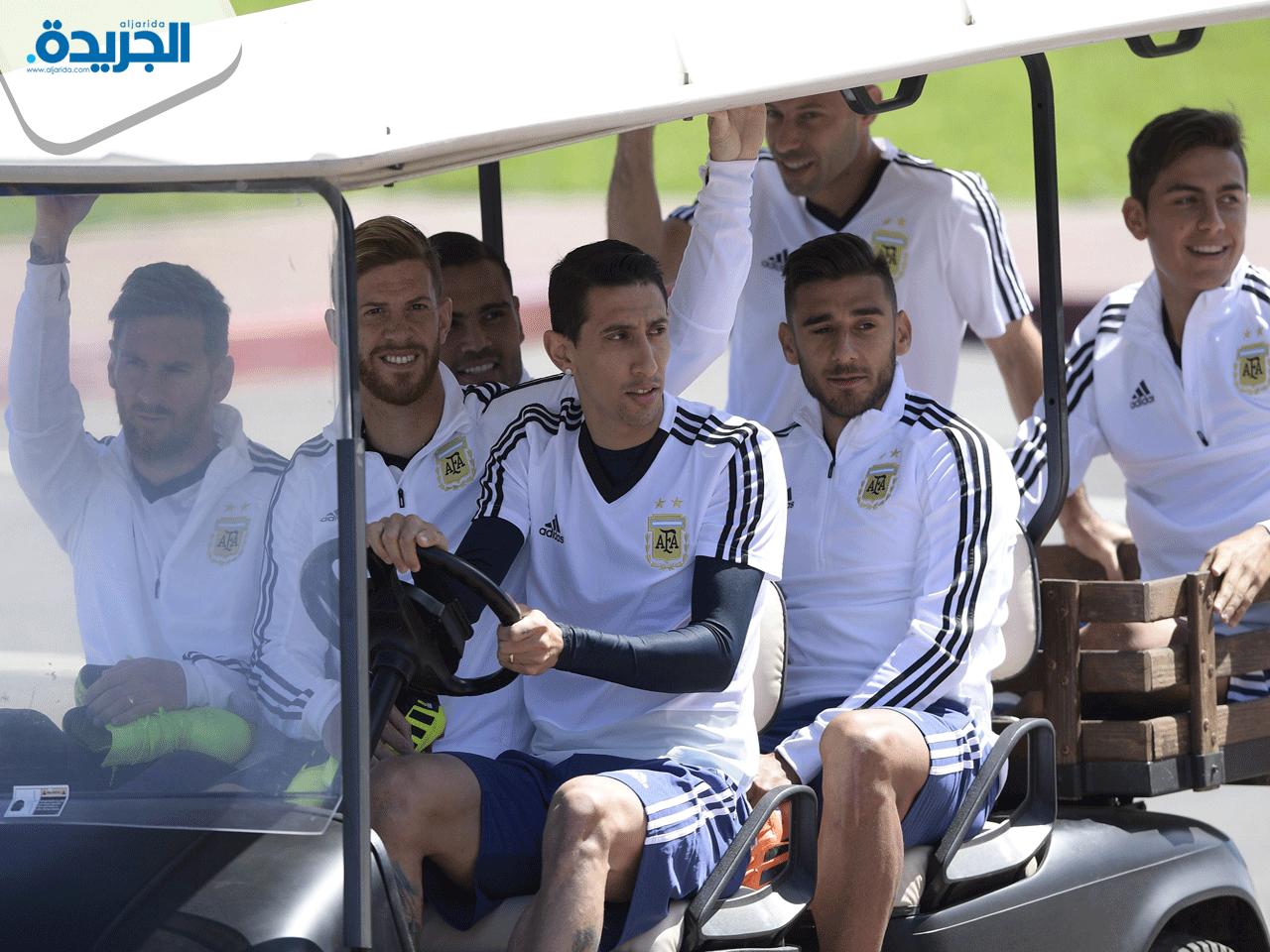 نجوم المنتخب الارجنتيني أثناء المران