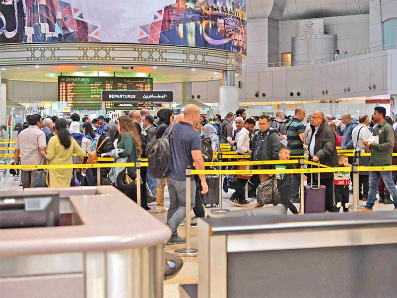 المطار وازدحام متوقع بالصيف