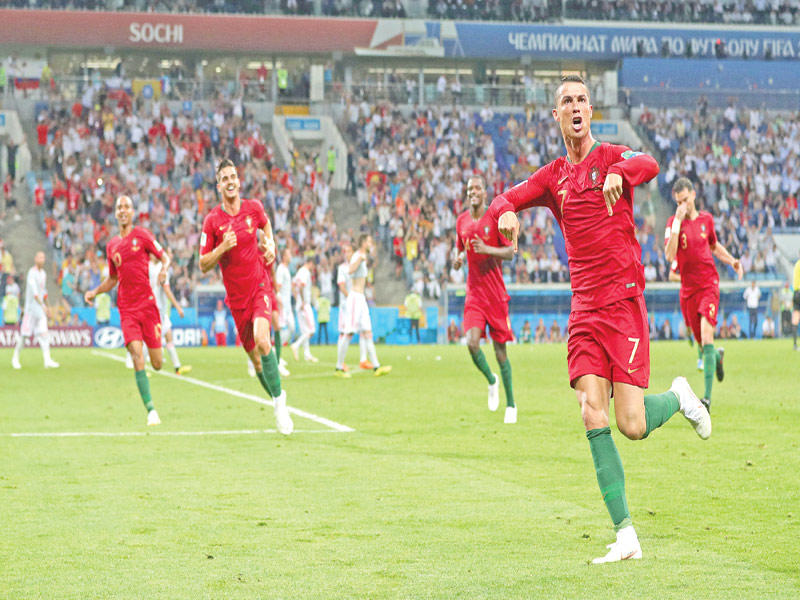 رونالدو يحتفل بهدفه الثالث في مرمى اسبانيا