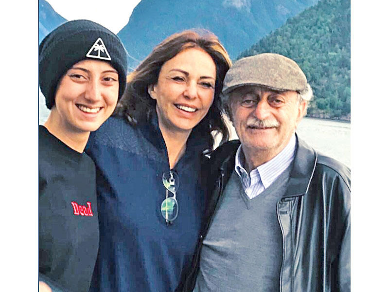 سيلفي يجمع جنبلاط وزوجته نورا وابنته داليا في النرويج حيث يقضون إجازة العيد 