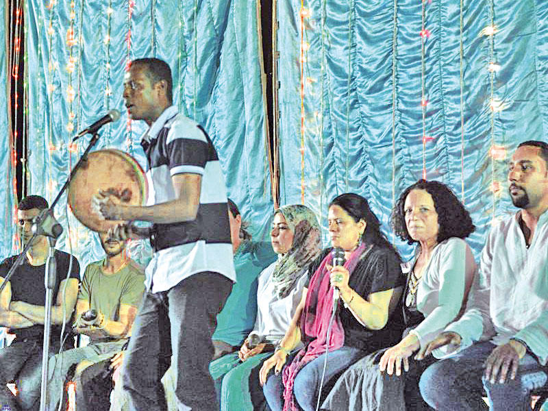 أعضاء فرقة الورشة