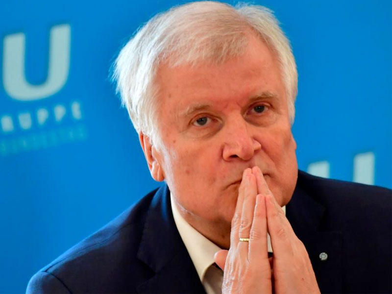 وزير الداخلية، هورست سيهوفر