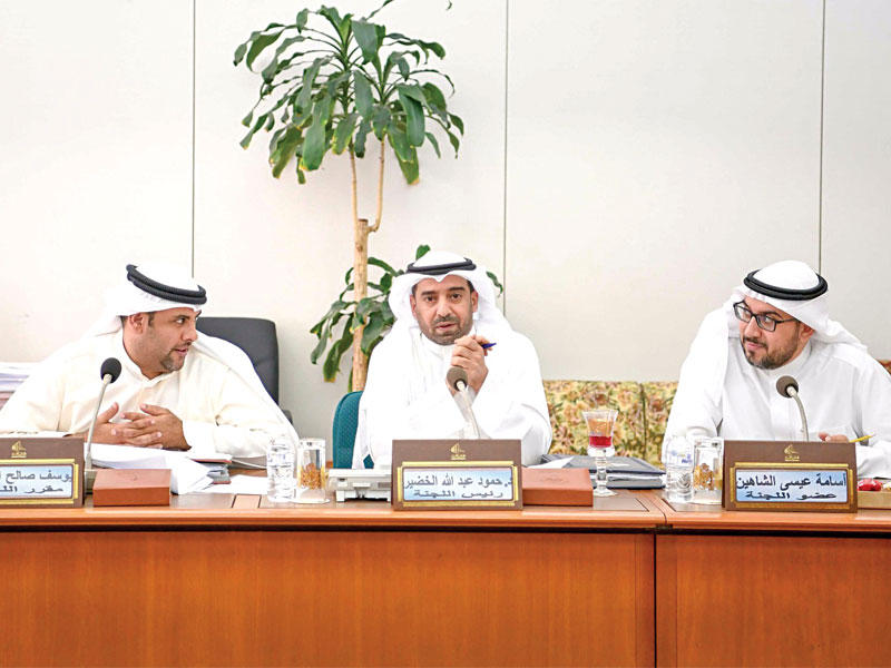 الشاهين والخضير والفضالة في اجتماع «الصحية»n