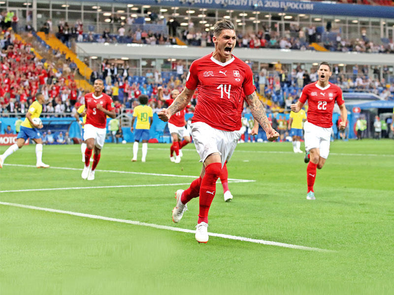 وزبير يحتفل بهدفه في مرمى البرازيل