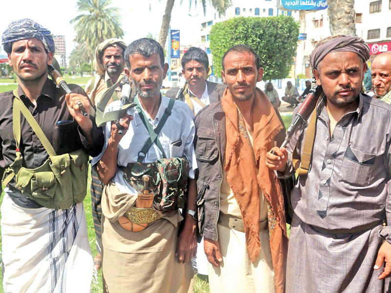 مقاتلون حوثيون في الحديدة أمس (أ ف ب)