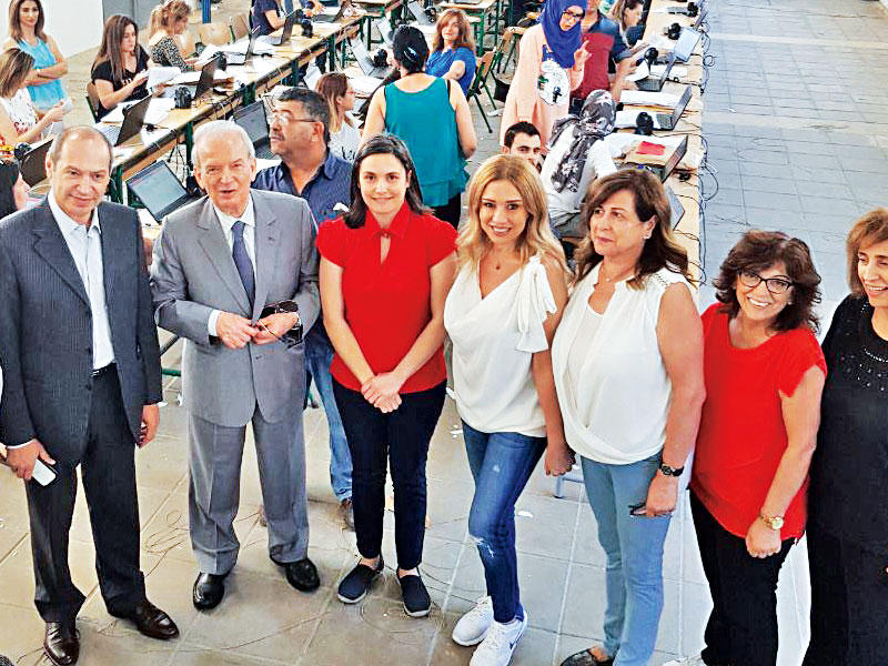 وزير التعليم مروان حمادة متفقداً سير أعمال تصحيح الامتحانات الرسمية أمس (الوكالة الوطنية)