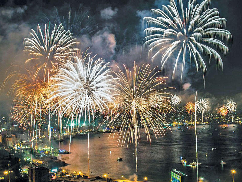 أحد عروض الألعاب النارية 