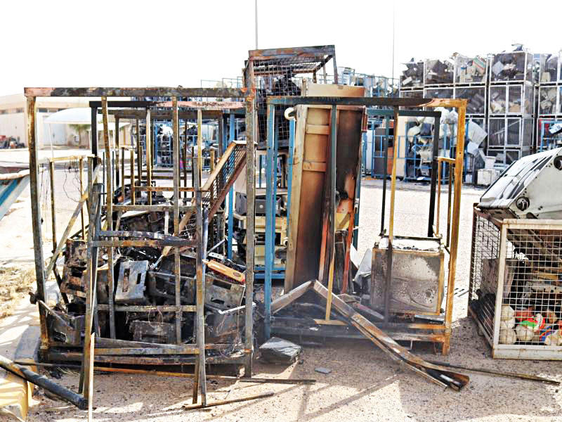 آثار الحريق في مخازن «التربية»